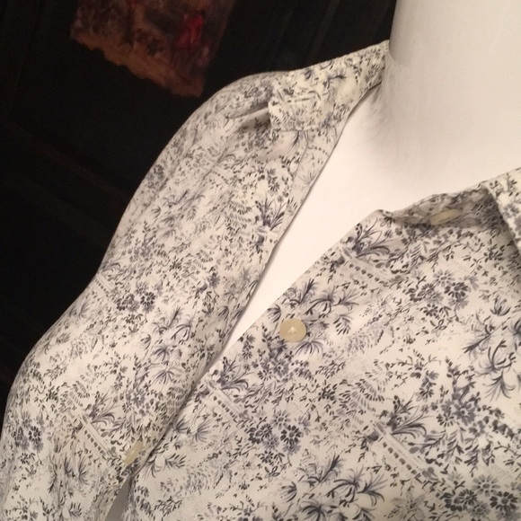 Lightweight summer button down blouse - Picture 3 of 6